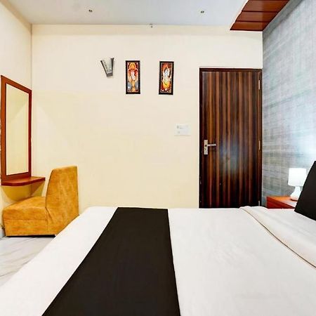 Hotel S V Grand Варанаси Экстерьер фото