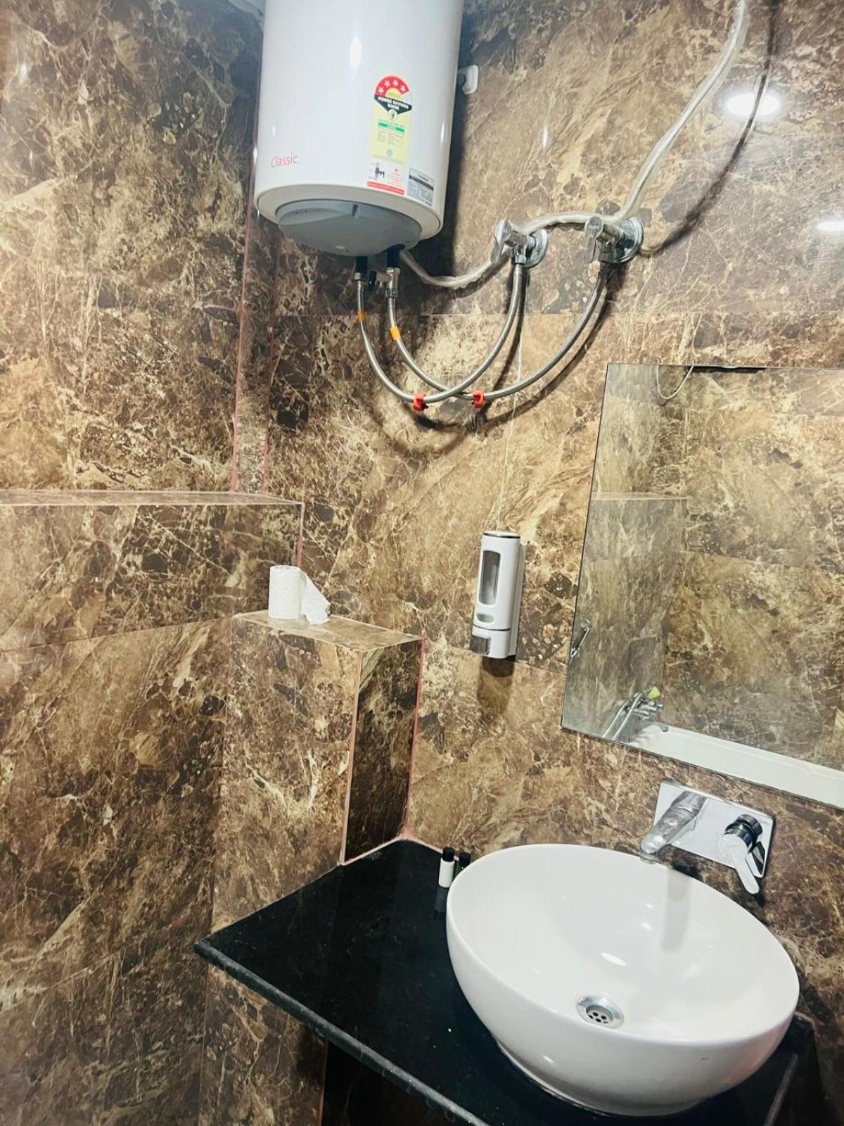 Hotel S V Grand Варанаси Экстерьер фото